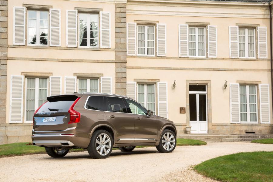  Volvo XC90 D5 Inscription 2015 года  (фото 2 из 30)